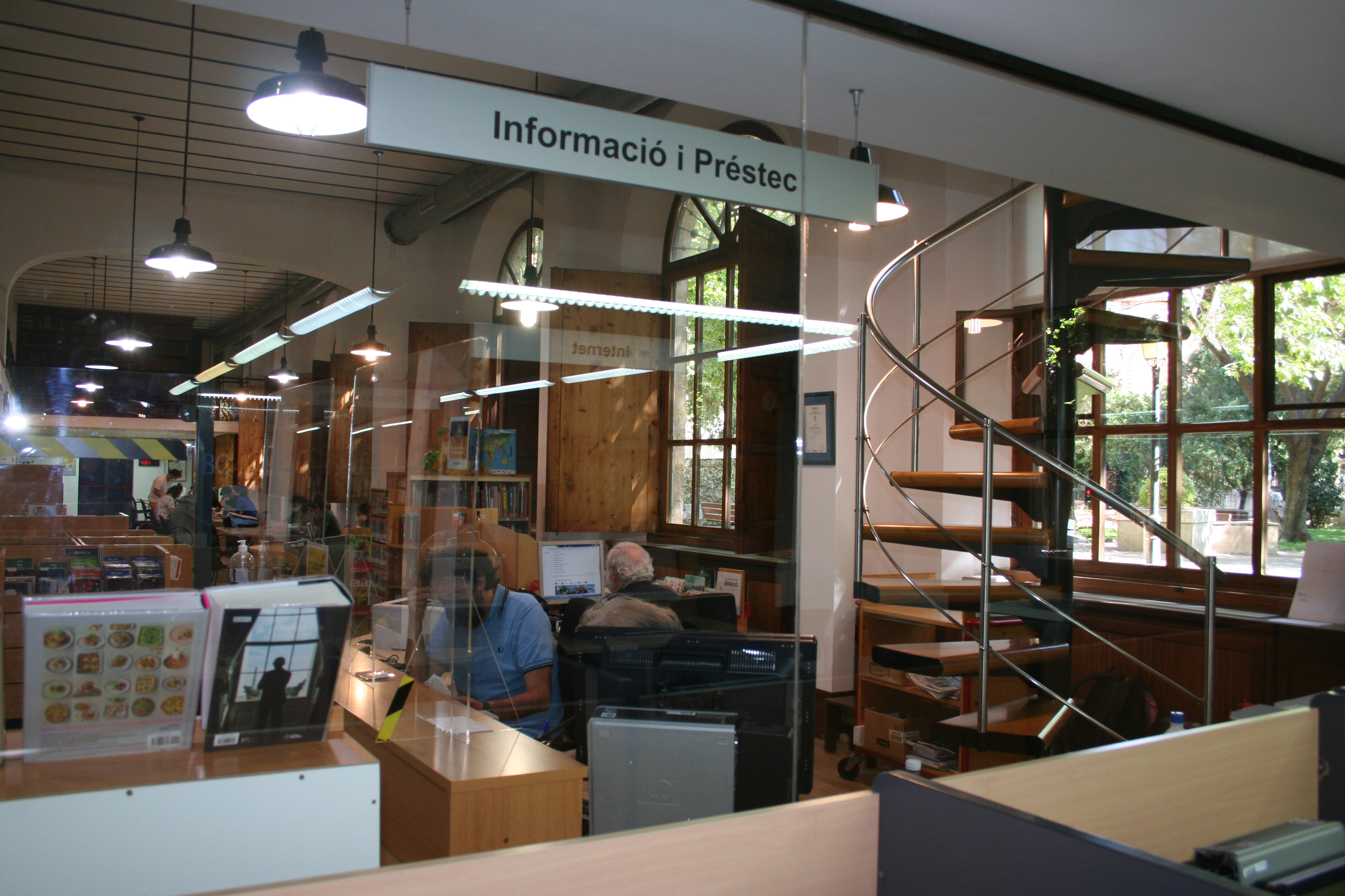 Punt d'informació i prèstec de la Biblioteca de Cultura Artesana